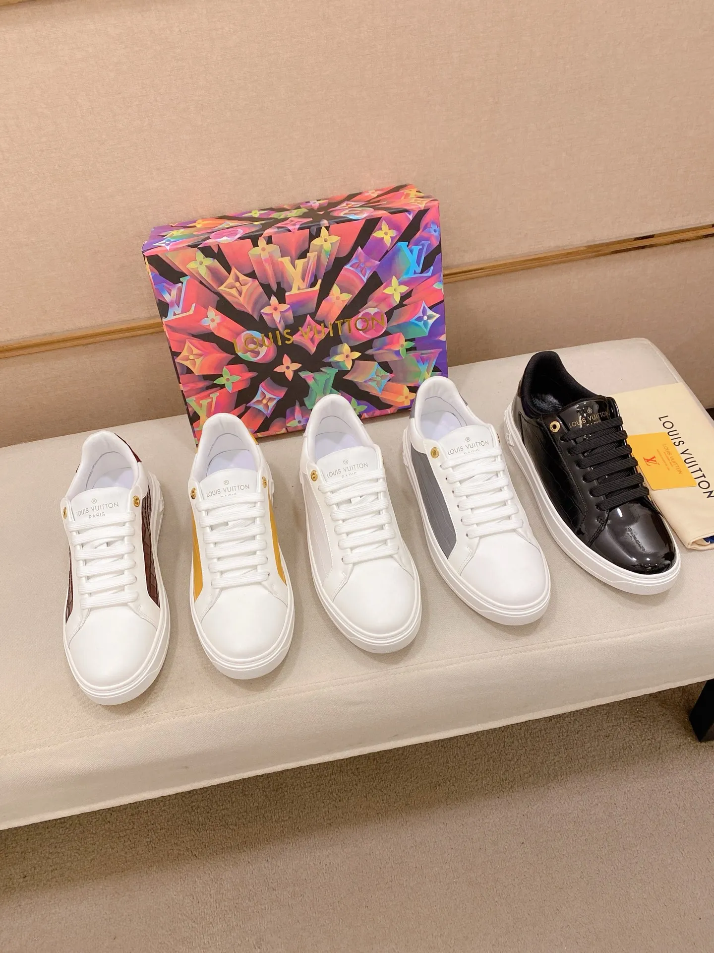 Men's shoes💰: 540💰(Niuli: full package) louis vuitton (Louis Vuitton/lv) top 🔍🔍 new models are on sale at the same time at the counter. The upper 🇮🇹 is imported from Italy, first-layer cowhide, and the lining is fully imported cowhide. 💪💪, completely 1⃣️ to 1 ⃣️Re-engraved🇮🇹💪💪, ⚠Sole: The original sole is specially provided by the original factory, the exclusive movable molded sole is super comfortable, ⚠The original factory follows the order, 🔍🔍high quality, you can enter and exit the counter at will, welcome to compare⚠. Code number:38-44